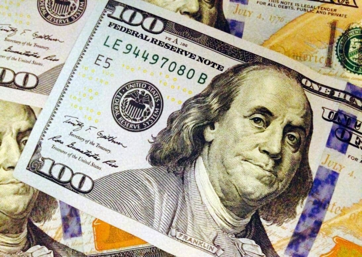 El peso comienza la semana en una cotización de $21.21 por dólar