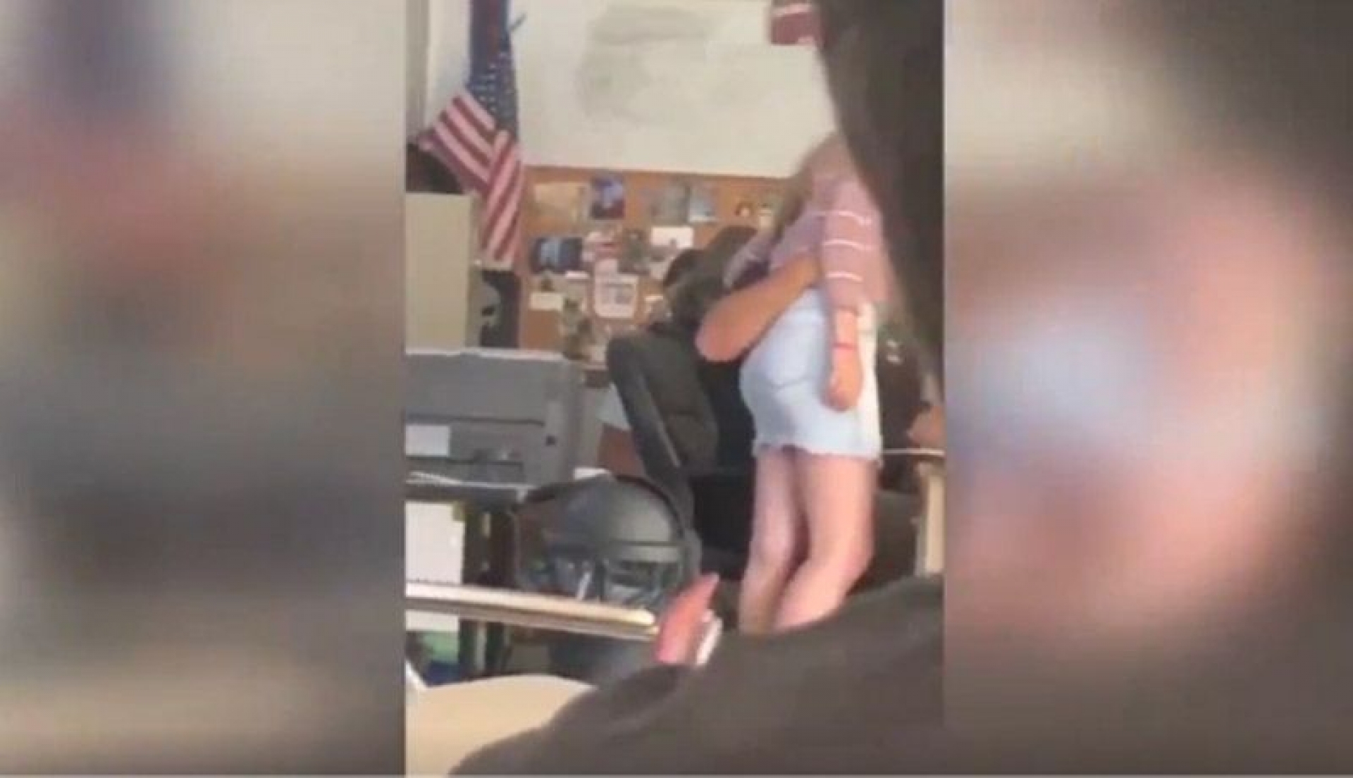 VIDEO: Profesor toca a alumna de manera inapropiada