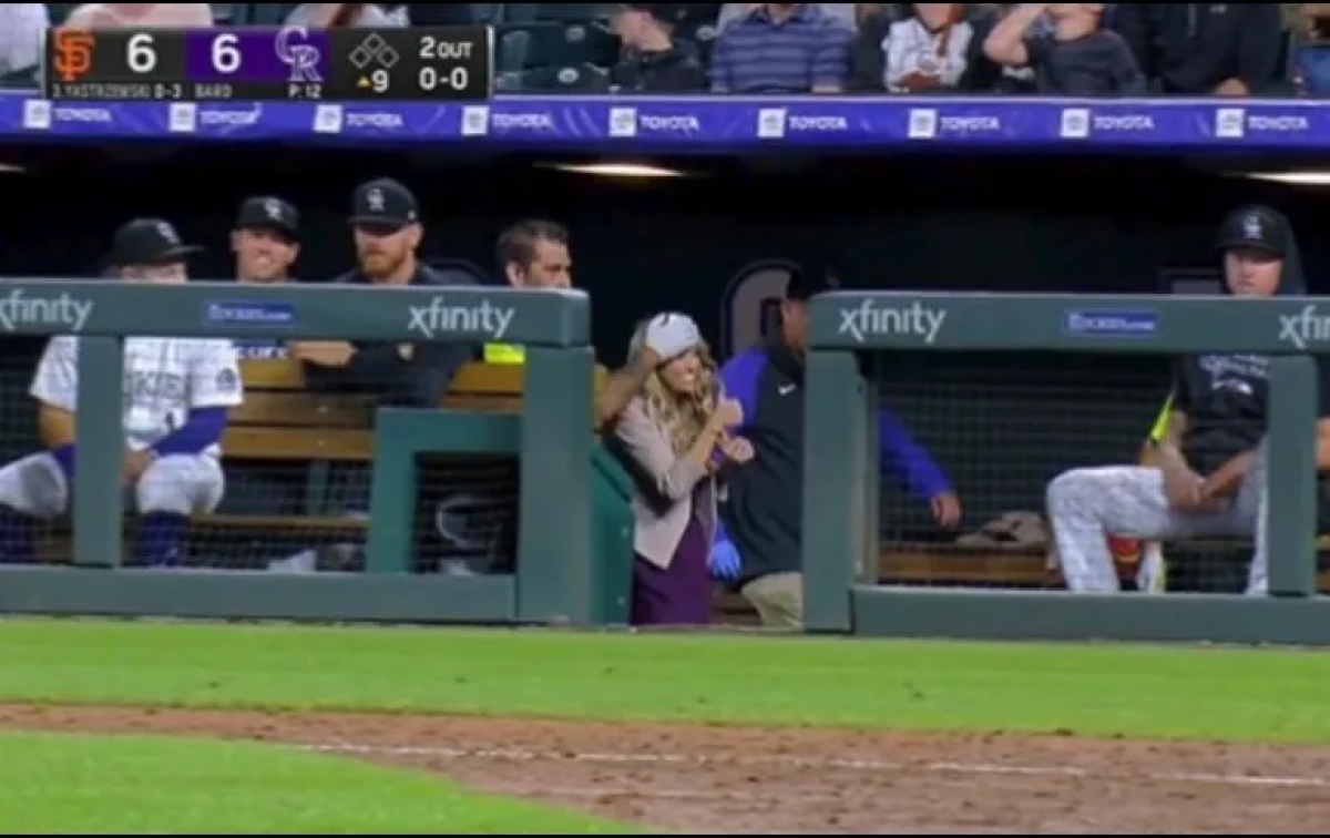 Reportera recibe pelotazo en juego Giants vs Rockies; muestra cicatriz en redes