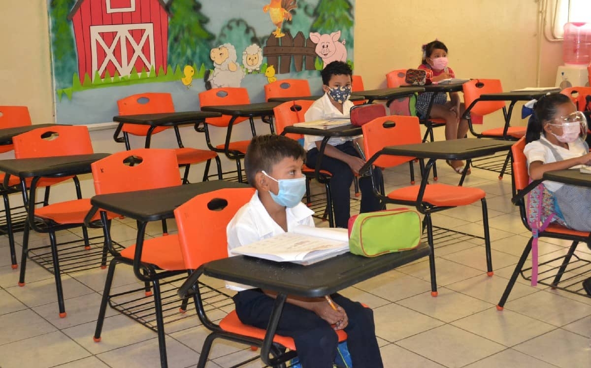 Nuevo Semáforo COVID contempla apertura de escuelas, incluso en color rojo