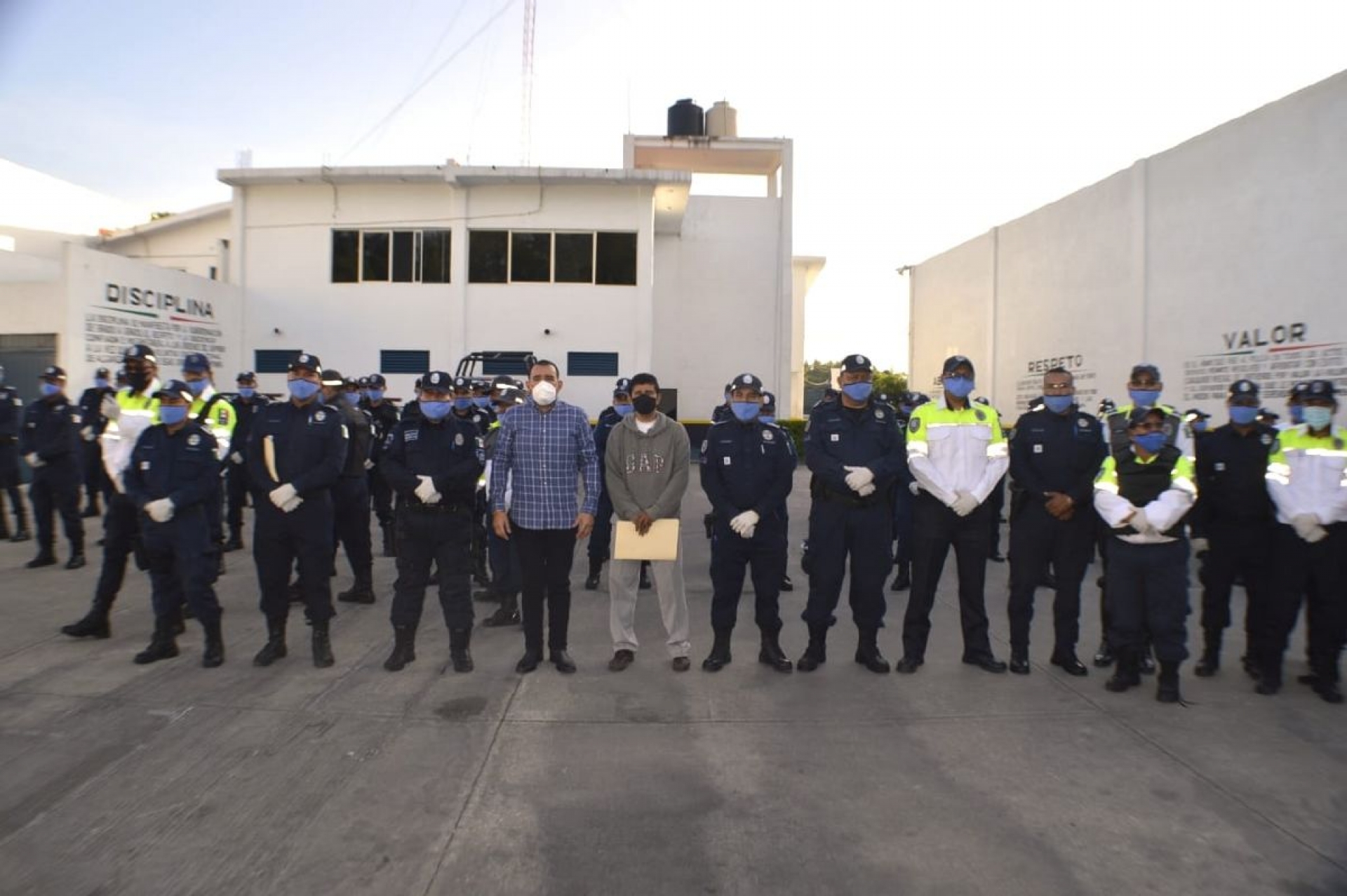 Anuncia alcalde de Yautepec apoyos para agentes policiacos