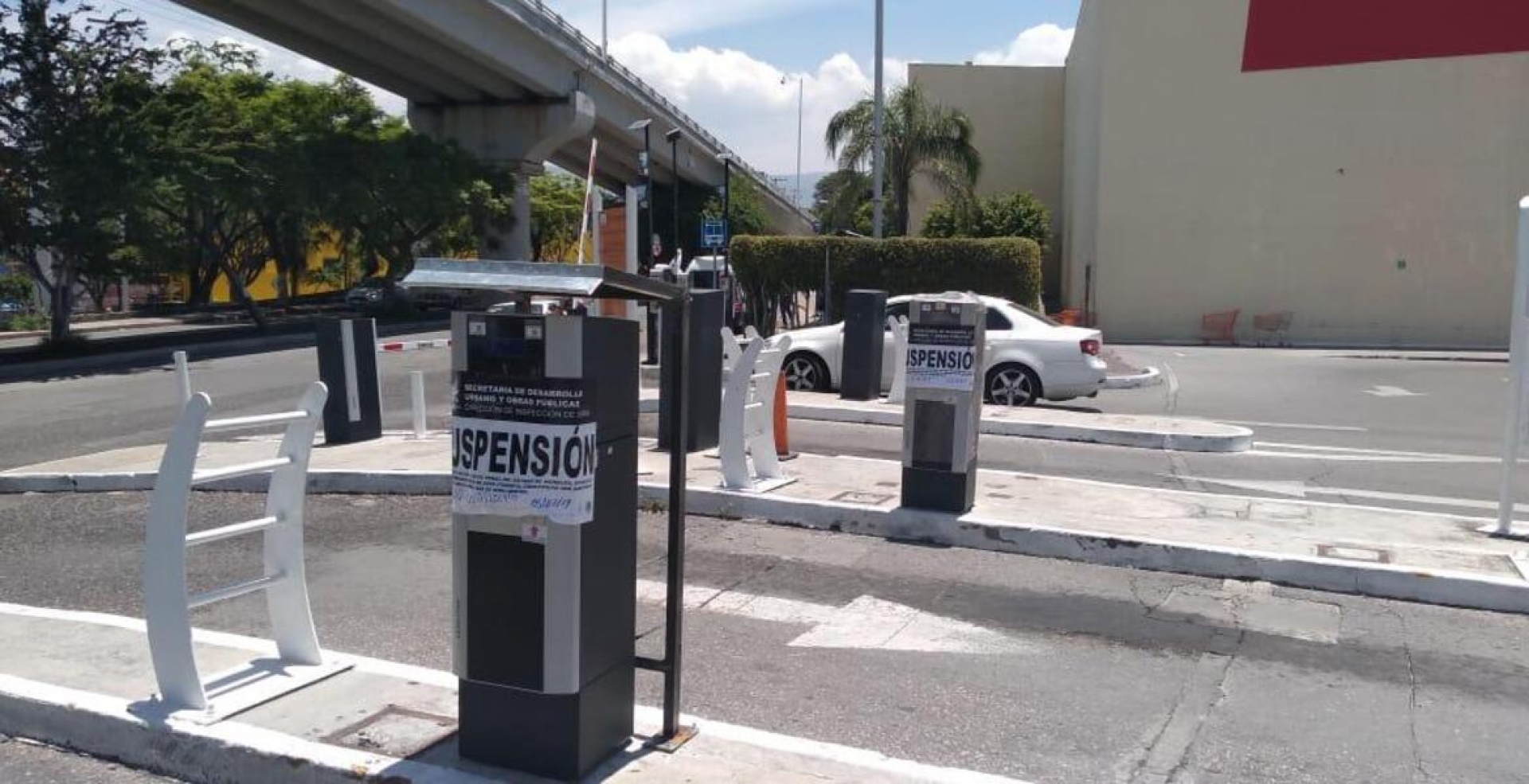 Exigen garantizar estacionamiento gratuito