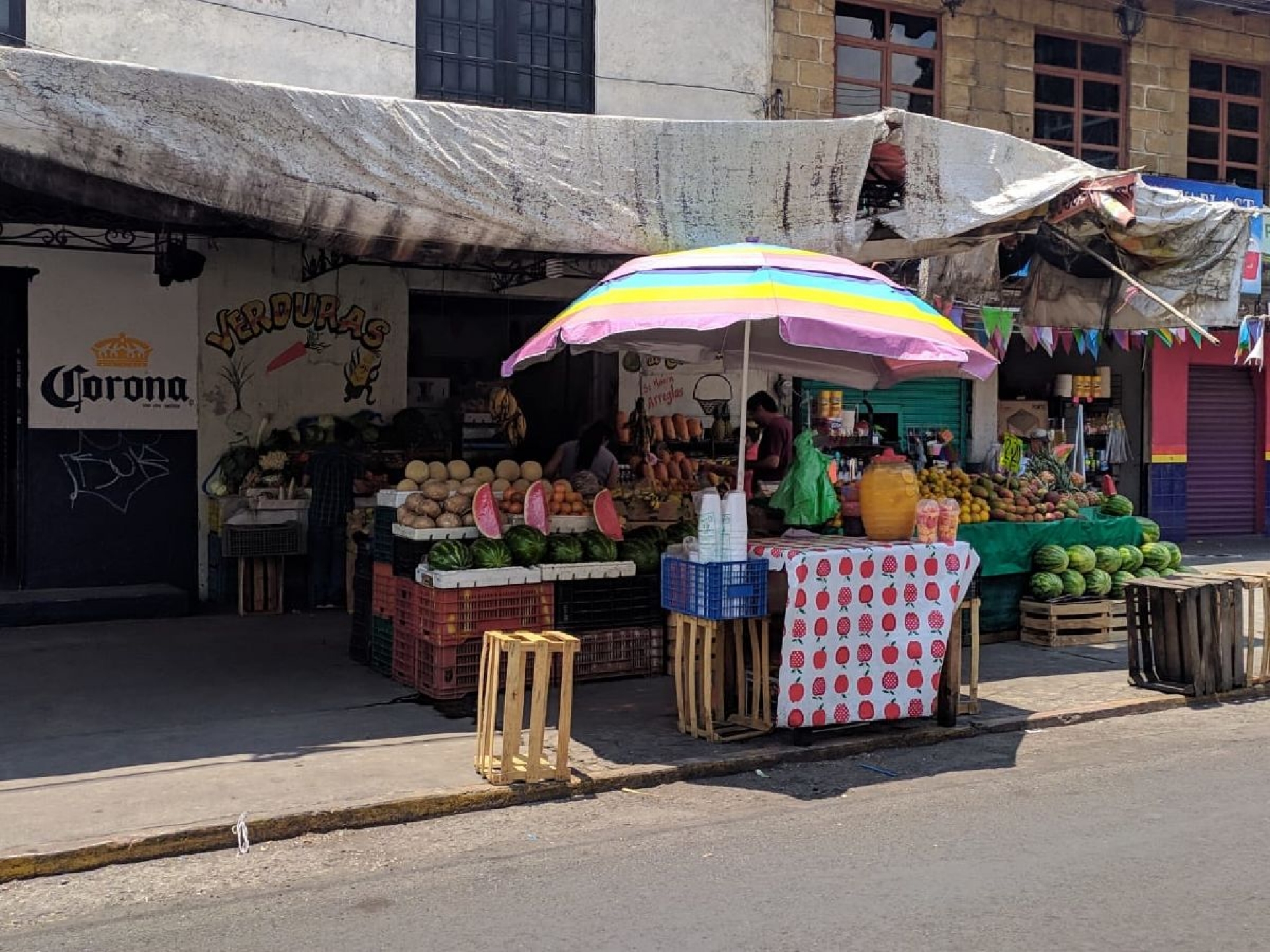 Habitantes de Ocotepec mantienen la actividad comercial