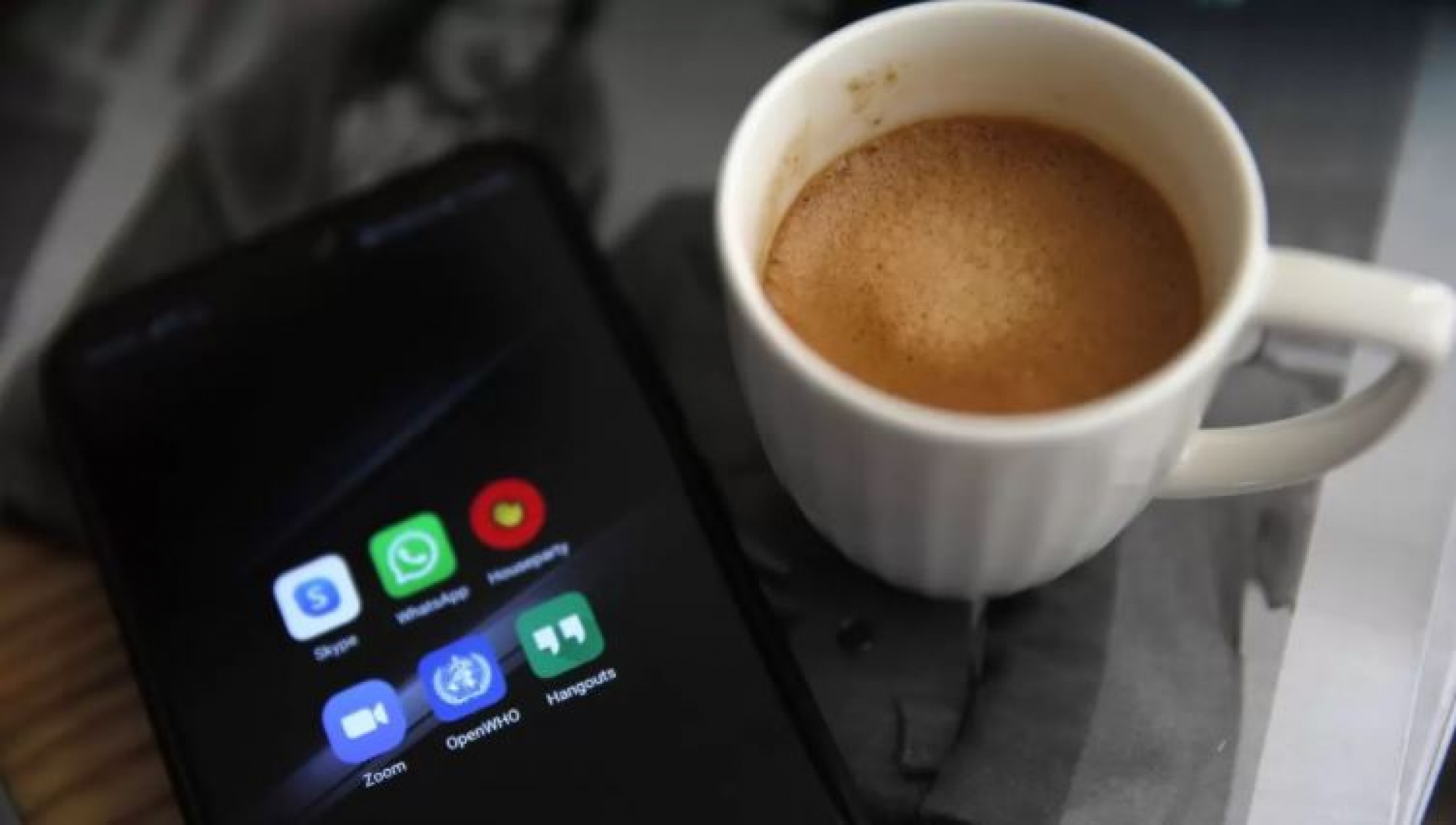 Google y Apple le 'avisan' a López-Gatell si no le haces caso de quedarte en casa