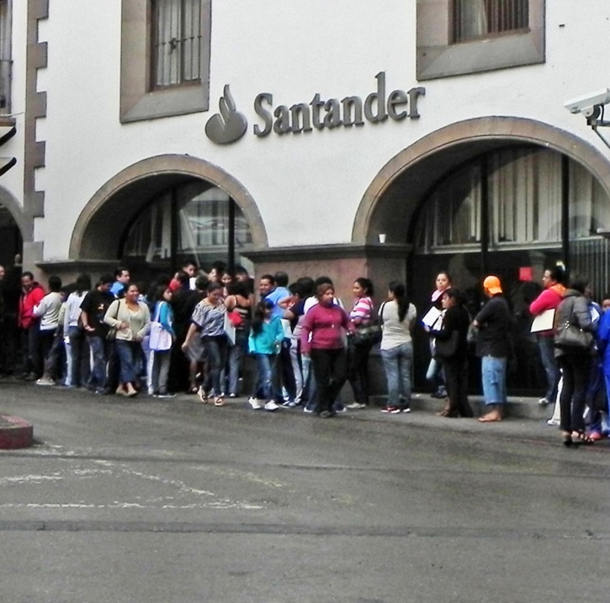 Suspenden bancos operaciones 13 y 14 de abril por Semana Santa