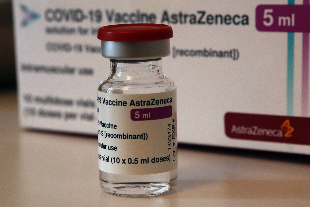 Muere mujer en Canadá tras recibir vacuna COVID de AstraZeneca