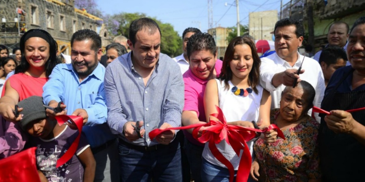 Inaugura Cuauhtémoc Blanco obra de pavimentación en la colonia Patios de la Estación