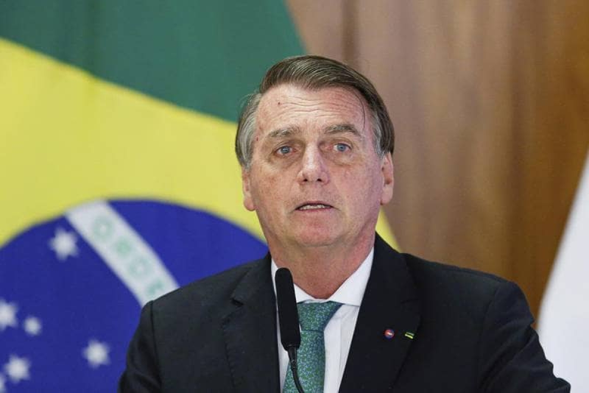 Jair Bolsonaro es hospitalizado de emergencia