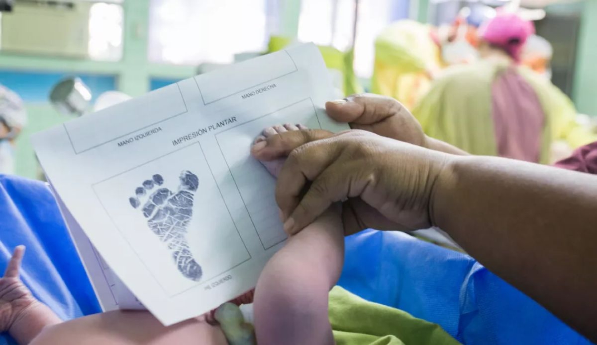 Registran a bebé en Colombia con el nombre 'Chat Yipiti' inspirado en la IA