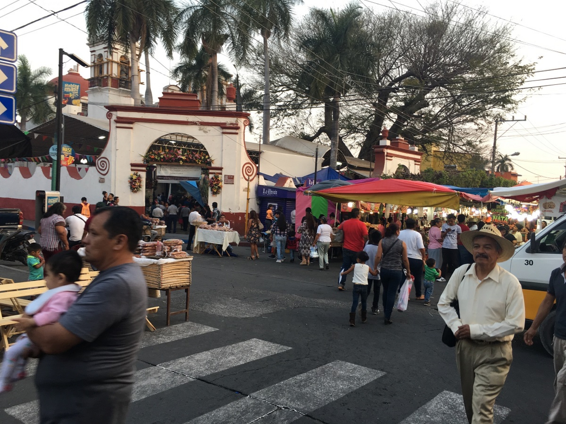 Ocupación de calles causa bajas ventas al comercio establecido