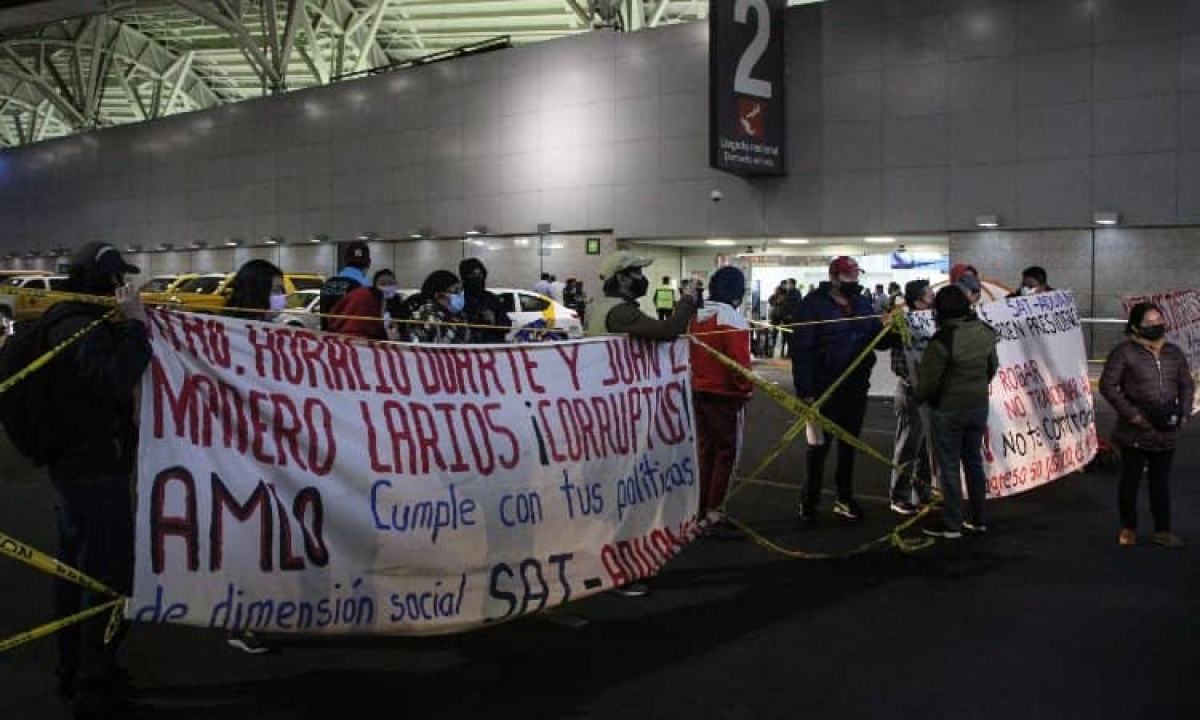 Mantienen bloqueo en la Terminal 1 del Aeropuerto de CDMX