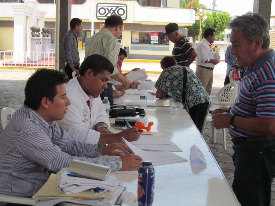 Recaban firmas para echar abajo la reforma política