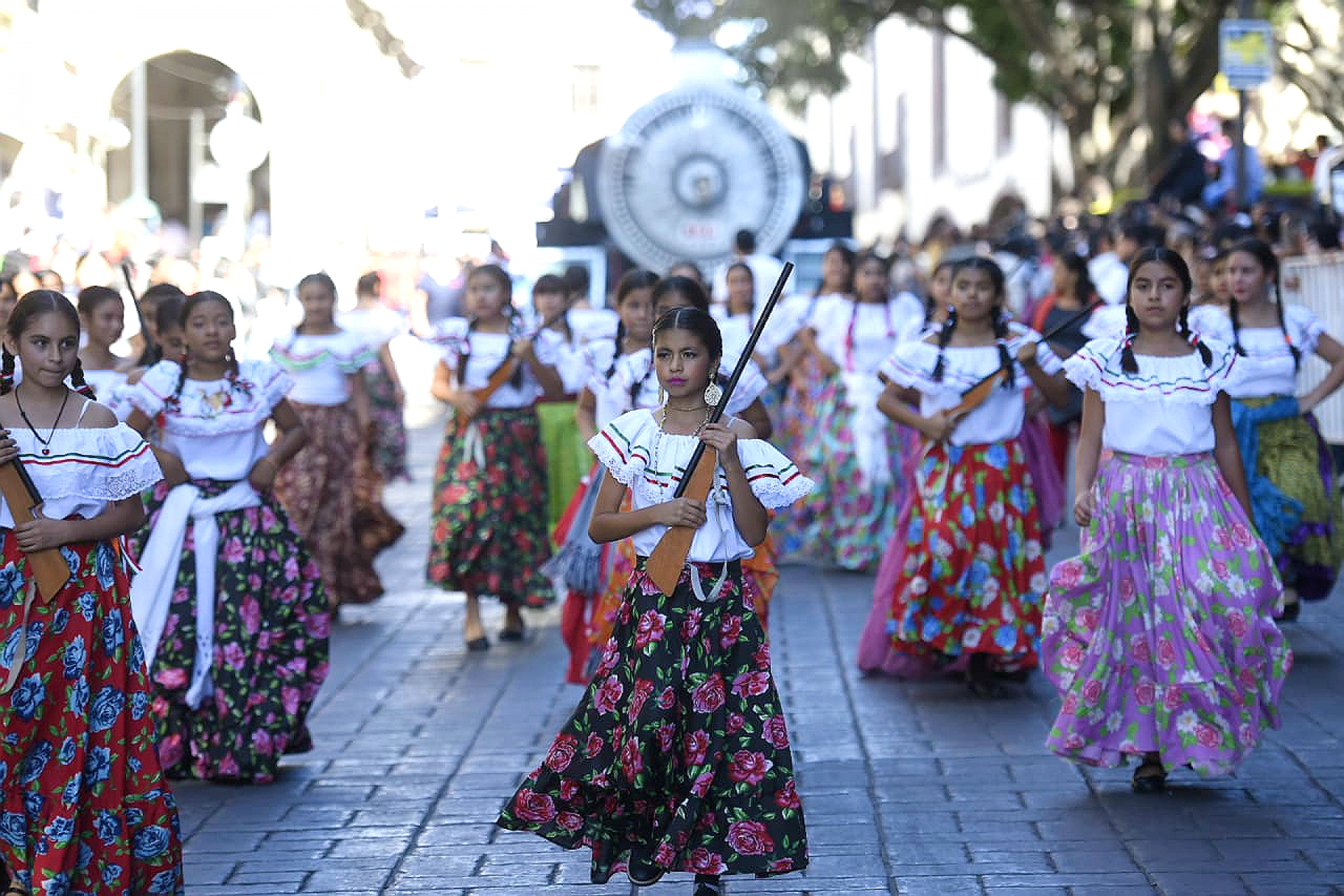 Regresa desfile de aniversario de la Revolución a calles del centro de Cuernavaca