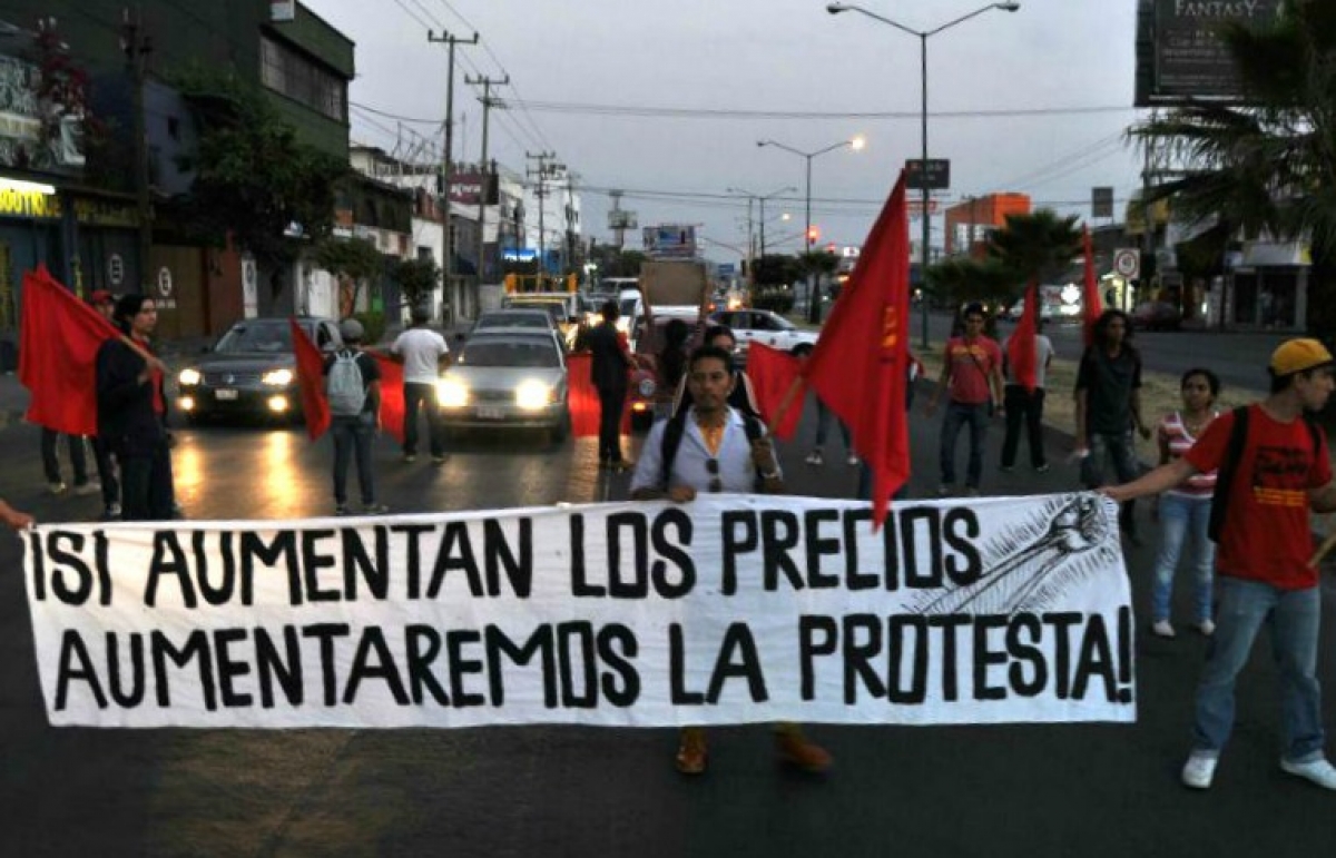 Se manifiesta PCM por "gasolinazo" y "tarifazo"