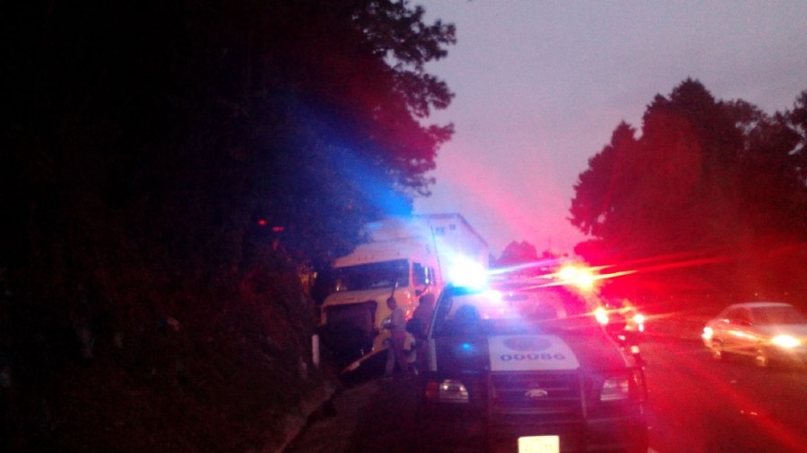 Impacta tráiler a camioneta con peregrinos guadalupanos