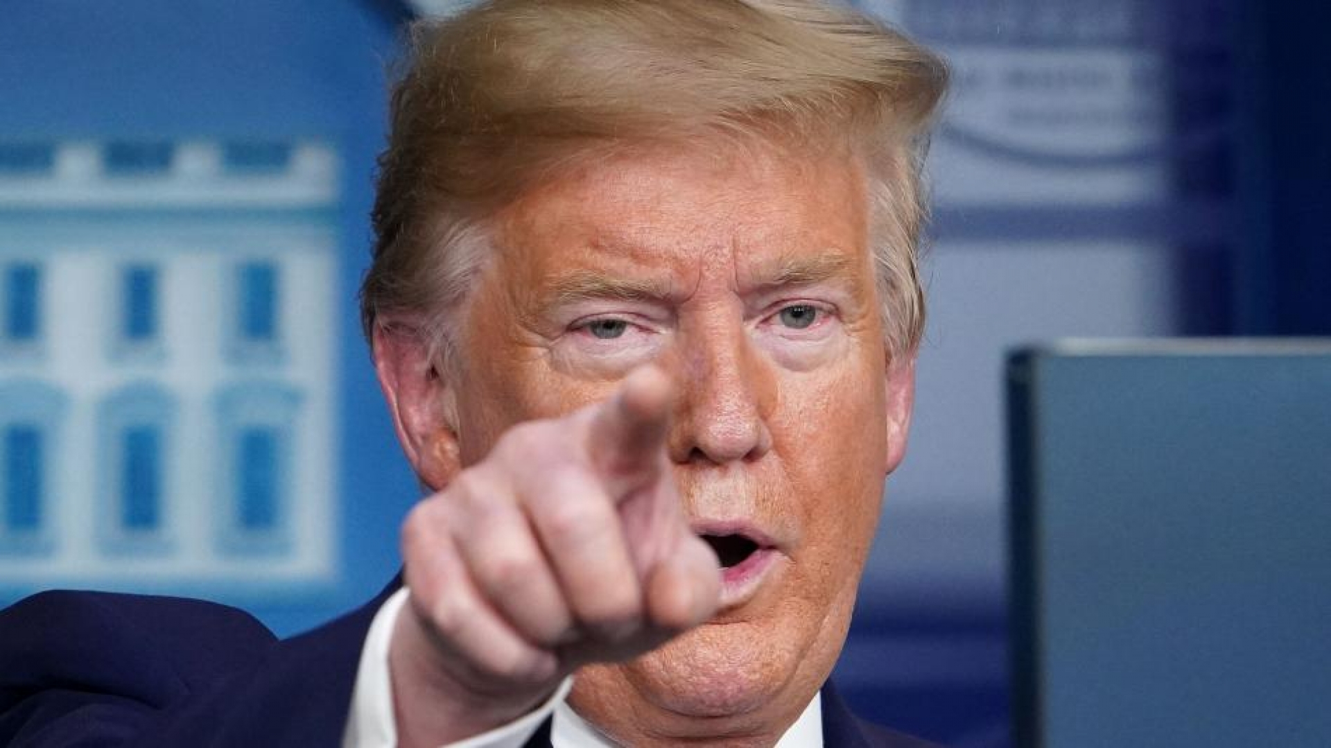 Afirma Trump que técnica de estrangulamiento usada por policía a veces es necesaria