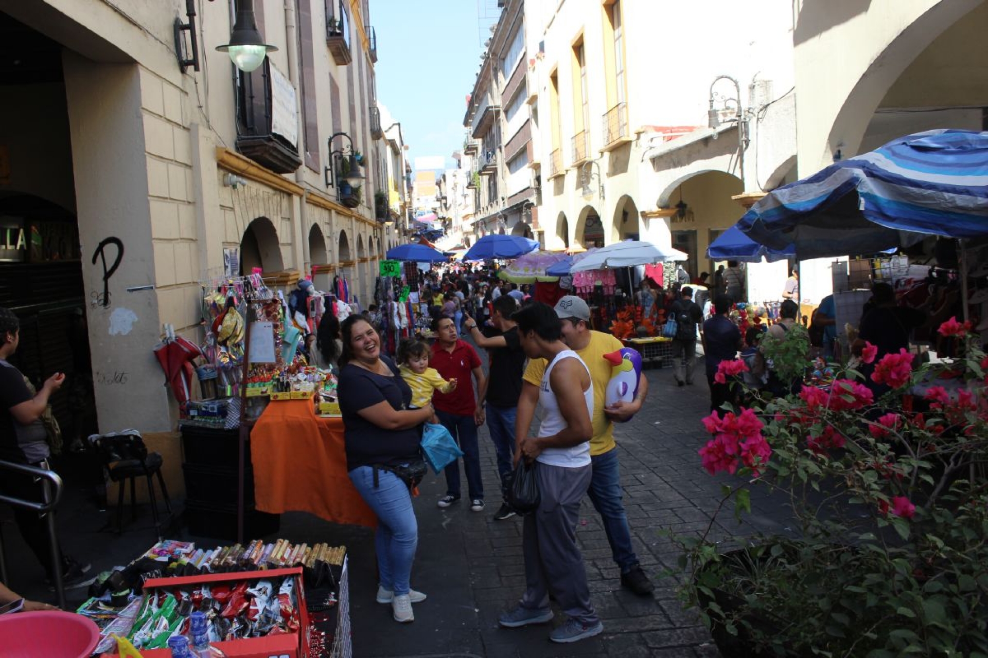 Canaco, inconforme con tianguis de ambulantes en la calle Guerrero