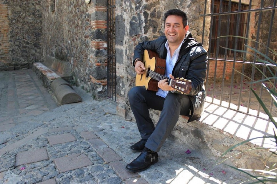 Busco que con mis canciones la gente olvide sus problemas cotidianos: Jaime Flores