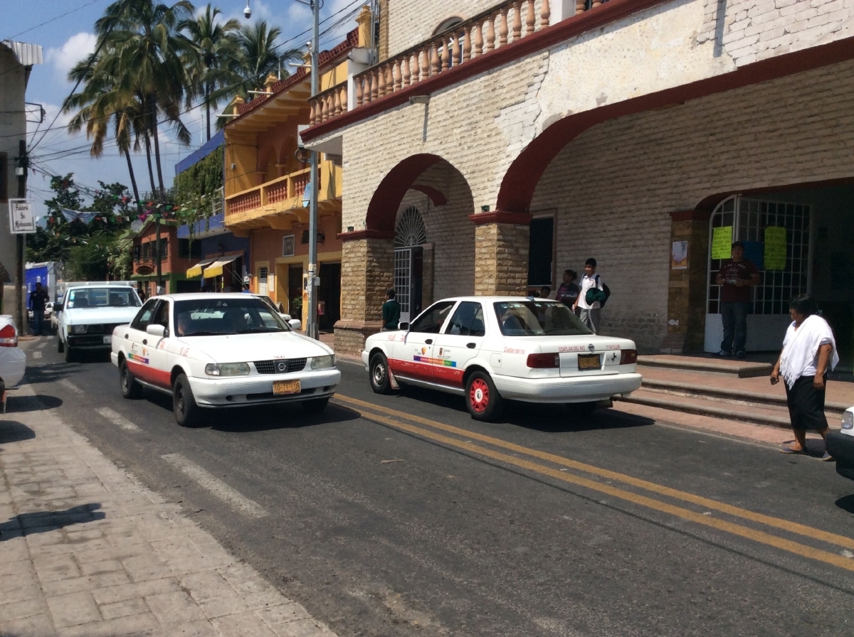 Continúan las inconformidades por cobros irregulares de taxis colectivos en la zona poniente
