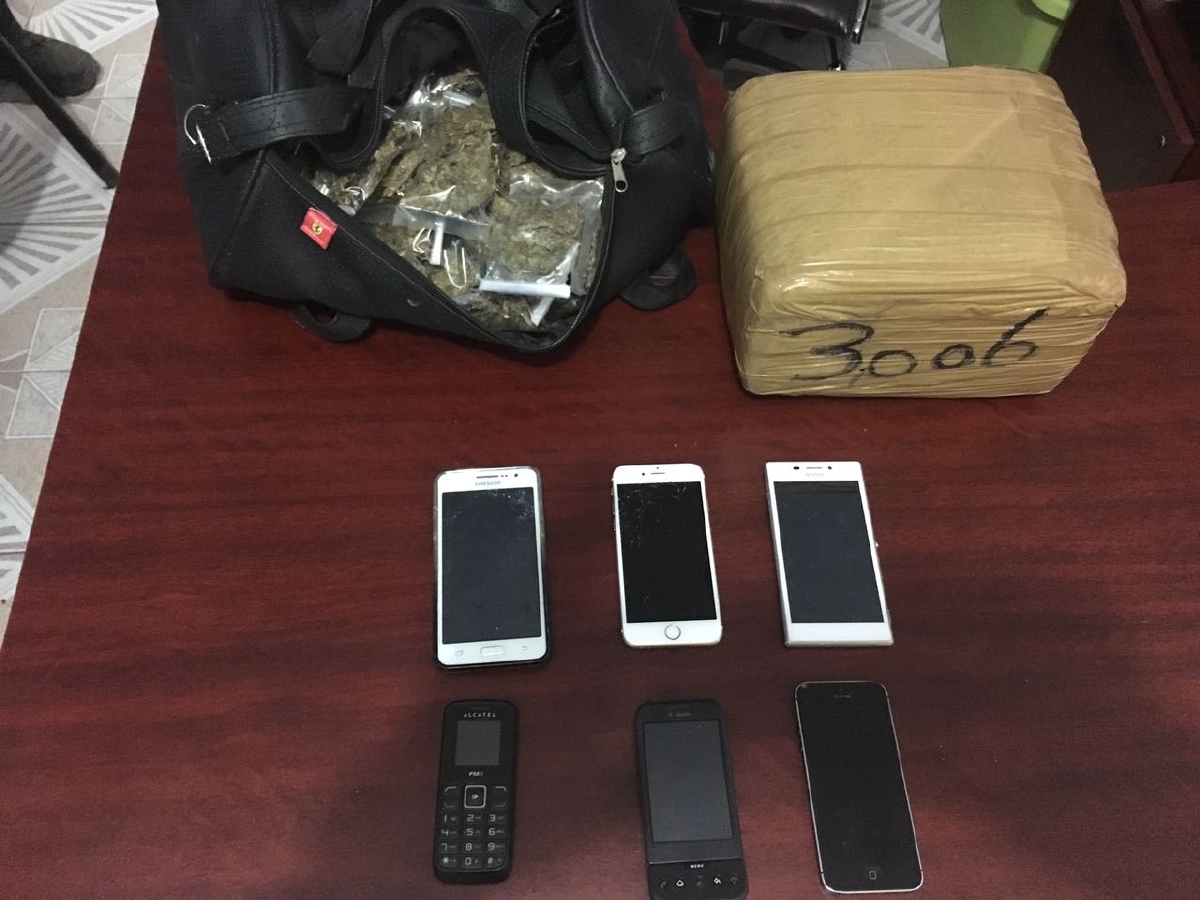 Transportaban marihuana y cocaína en un auto