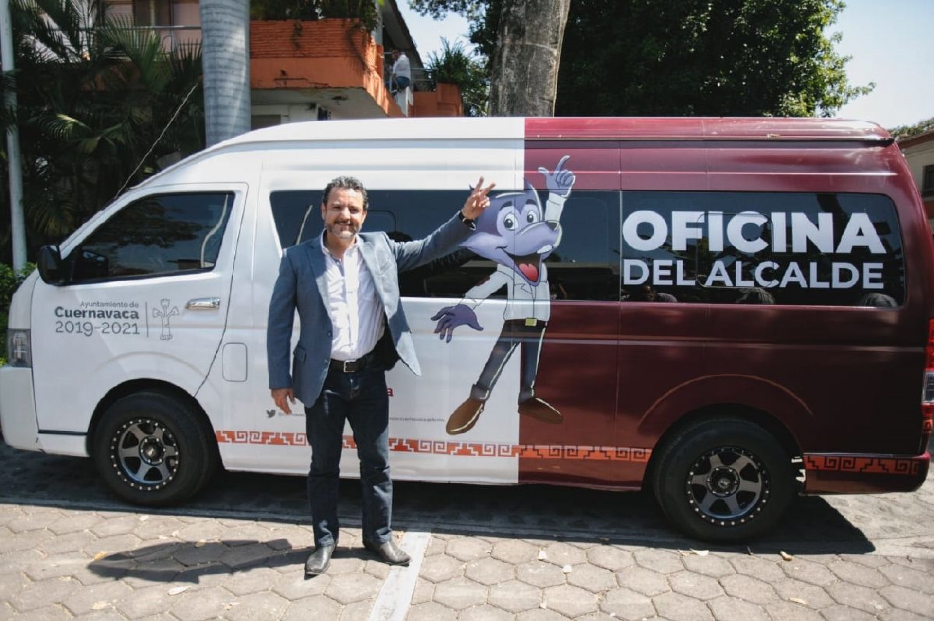 Presenta el alcalde Antonio Villalobos su oficina itinerante