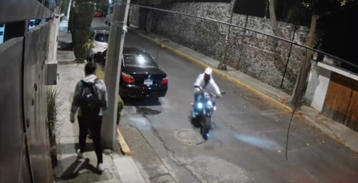 'Moto ladrones' asaltan en 20 segundos a un joven en Santa Úrsula Xitla