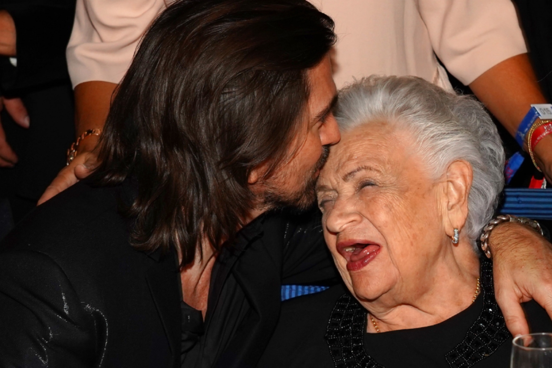 Juanes atraviesa un duro duelo tras la muerte de su madre