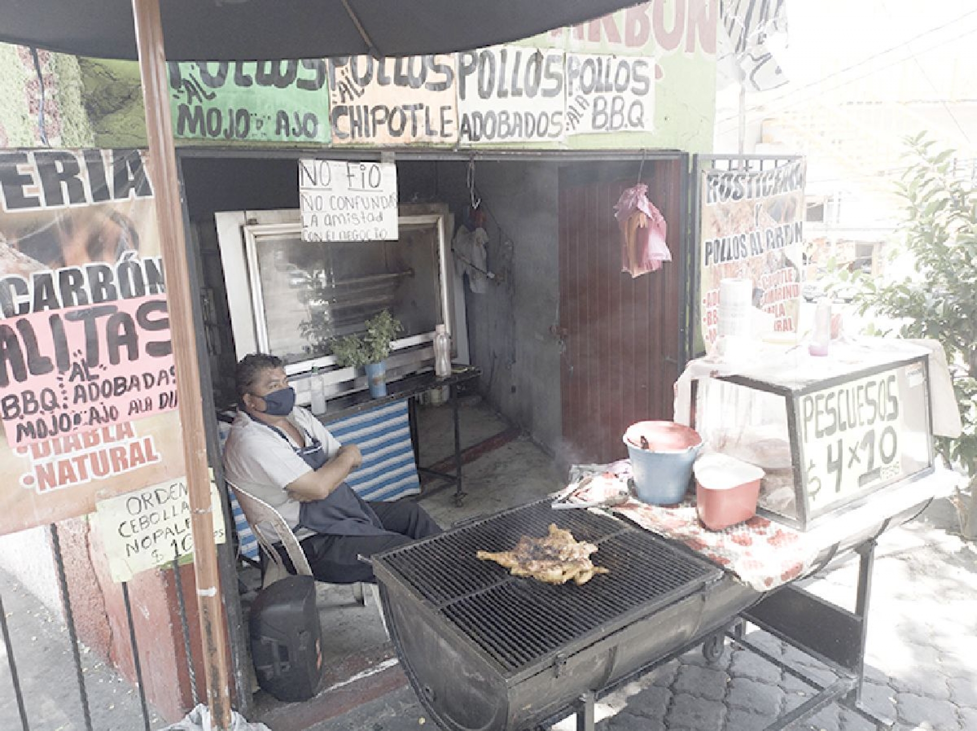 Pocos clientes y pollo más caro
