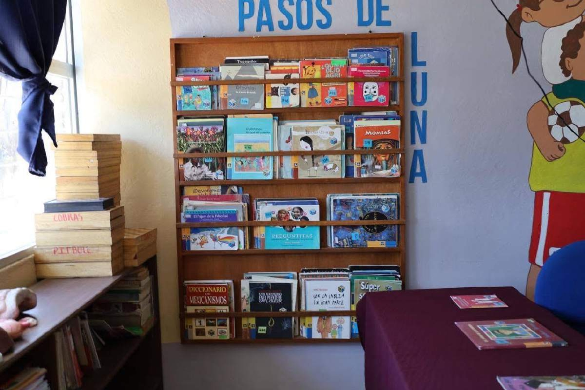 Abren biblioteca en primaria con cooperación de padres de familia