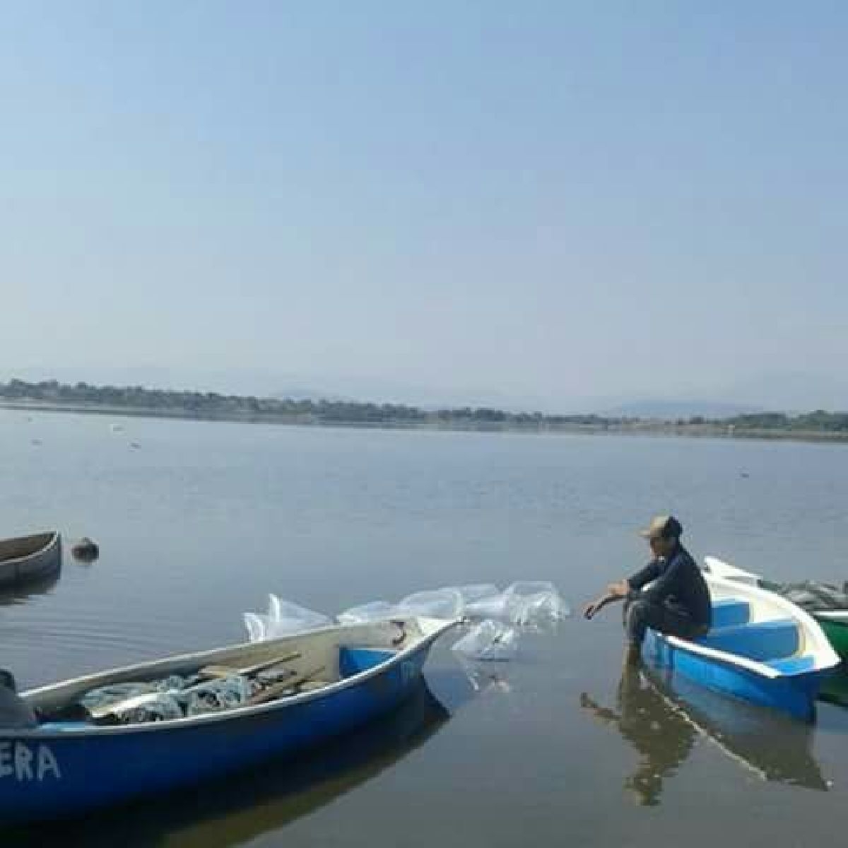 Conapesca entregó en comodato lancha con motor a pescadores de Miacatlán