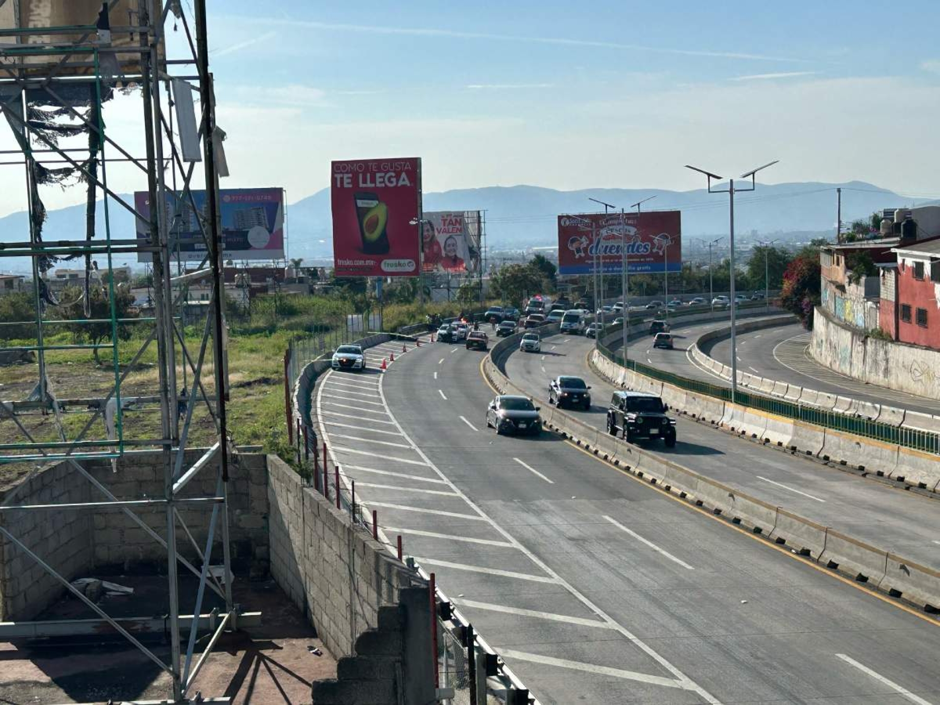 Tiran un cadáver en el paso exprés