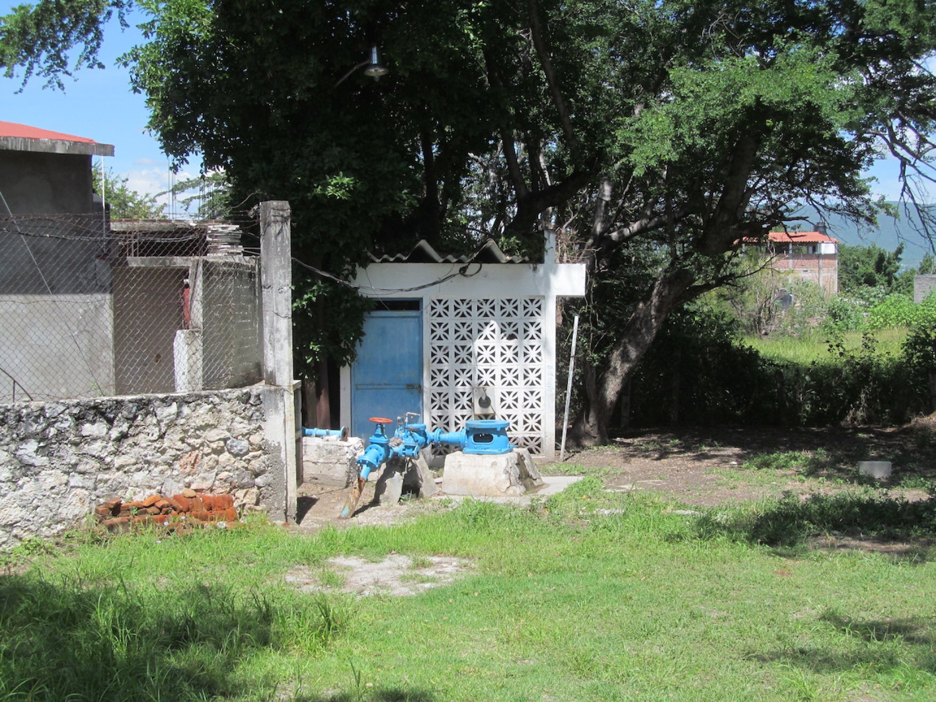 Demandan la clausura de tomas clandestinas en colonia de Galeana