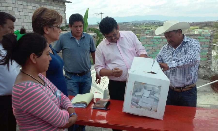 En medio de un clima de tensión se realizan elecciones para ayudante en “El Chivatero” en Ayala