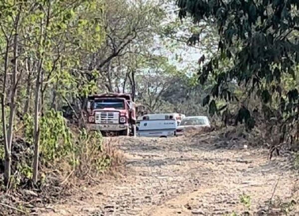 Hallan un cadáver en una camioneta