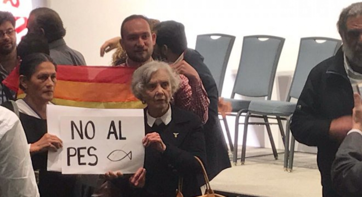 En plena presentación de su Gabinete, Elenita criticó a AMLO por alianza con PES