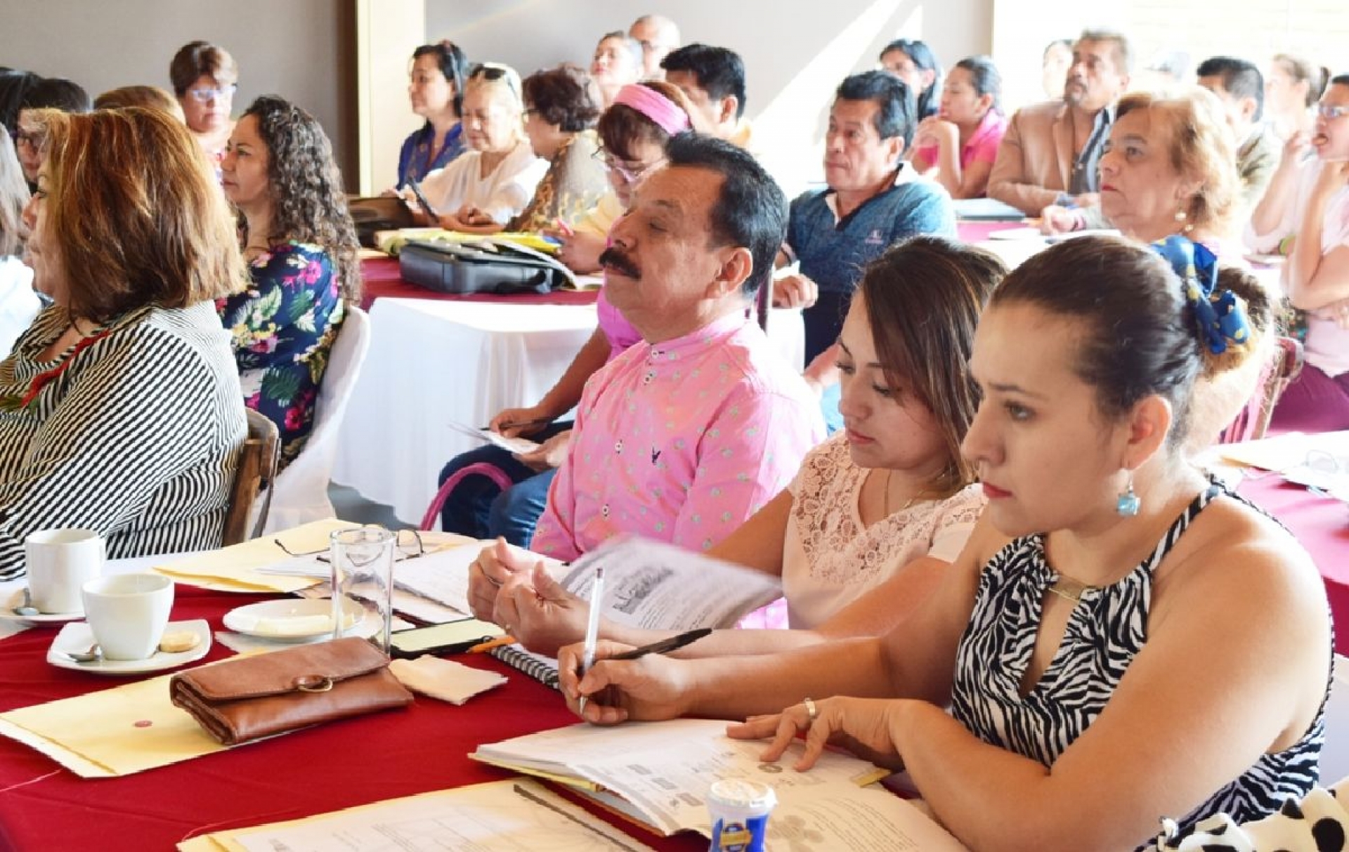 Recibirán maestros de tiempo completo pago por horario extendido
