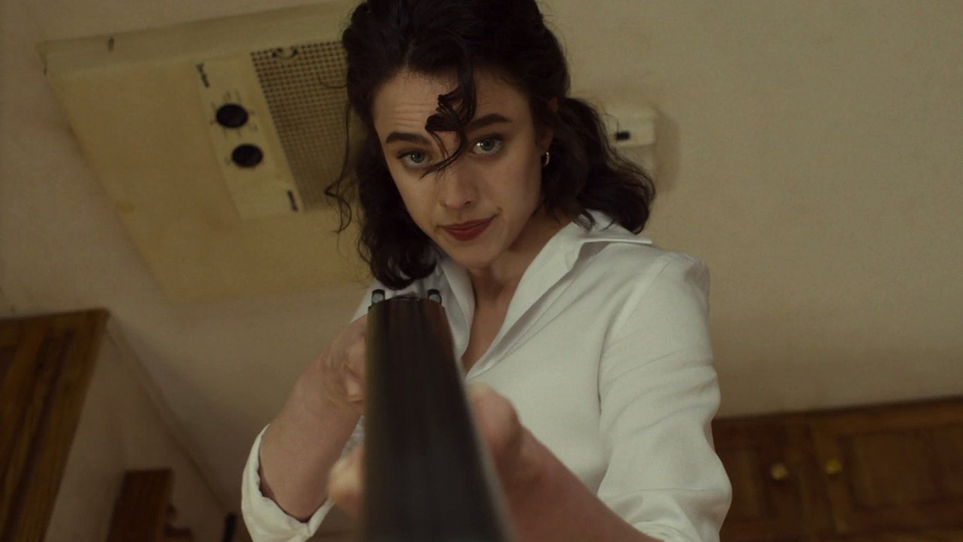 Chris Evans y Aubrey Plaza protagonizan la oscura y divertida 'Honey Don’t!' de Ethan Coen