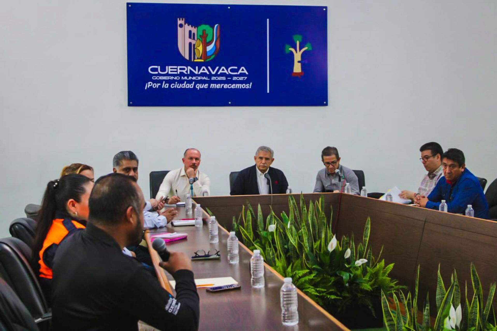 Cuernavaca impulsa coordinación histórica para retirar cableado en desuso de postes y mejorar seguridad urbana