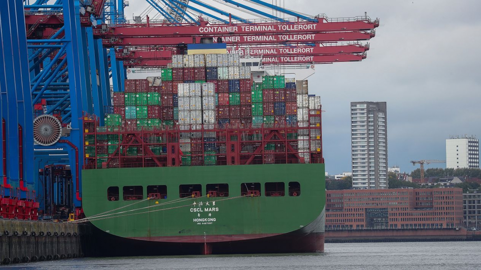 Trump cumple su advertencia: pone aranceles a importaciones chinas