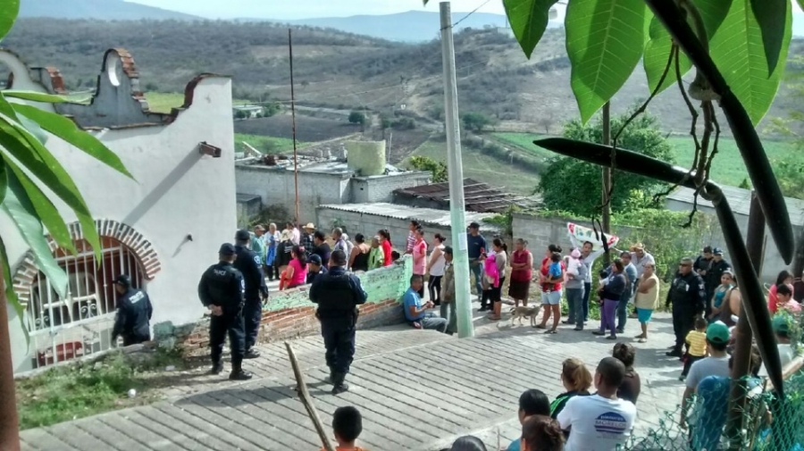 Bloquean carretera simpatizantes de planilla perdedora en “El Chivatero”, en Ayala