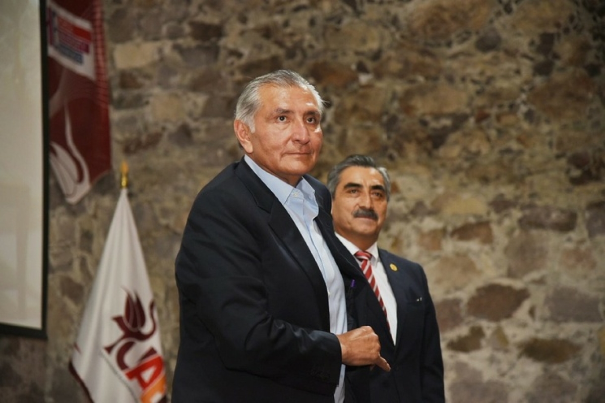Adán López arremete de nuevo contra encuestas, 'son patito', dice