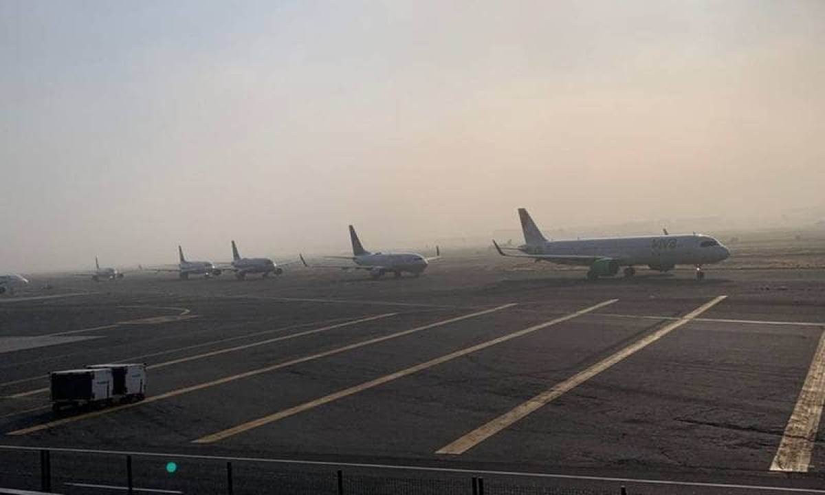Reanudan vuelos en Aeropuerto de CDMX tras banco de niebla