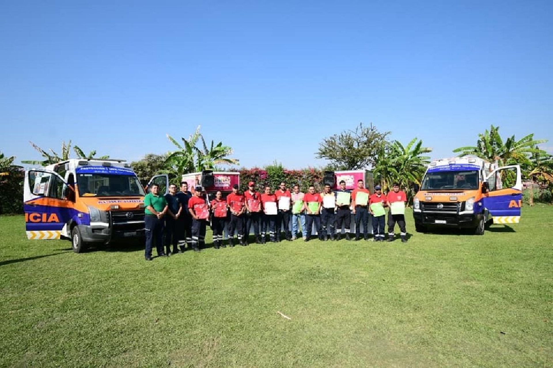 Entrega alcalde de Yautepec dos ambulancias y equipo especial a Protección Civil