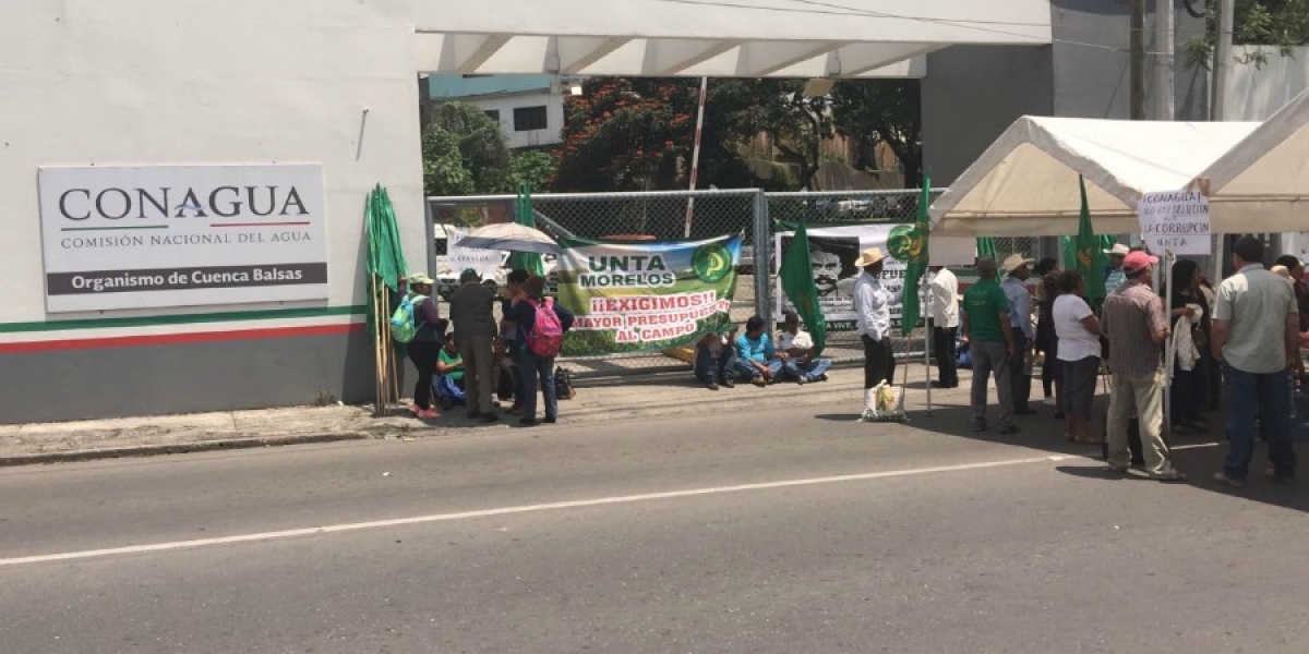 Toma UNTA oficinas de la Conagua