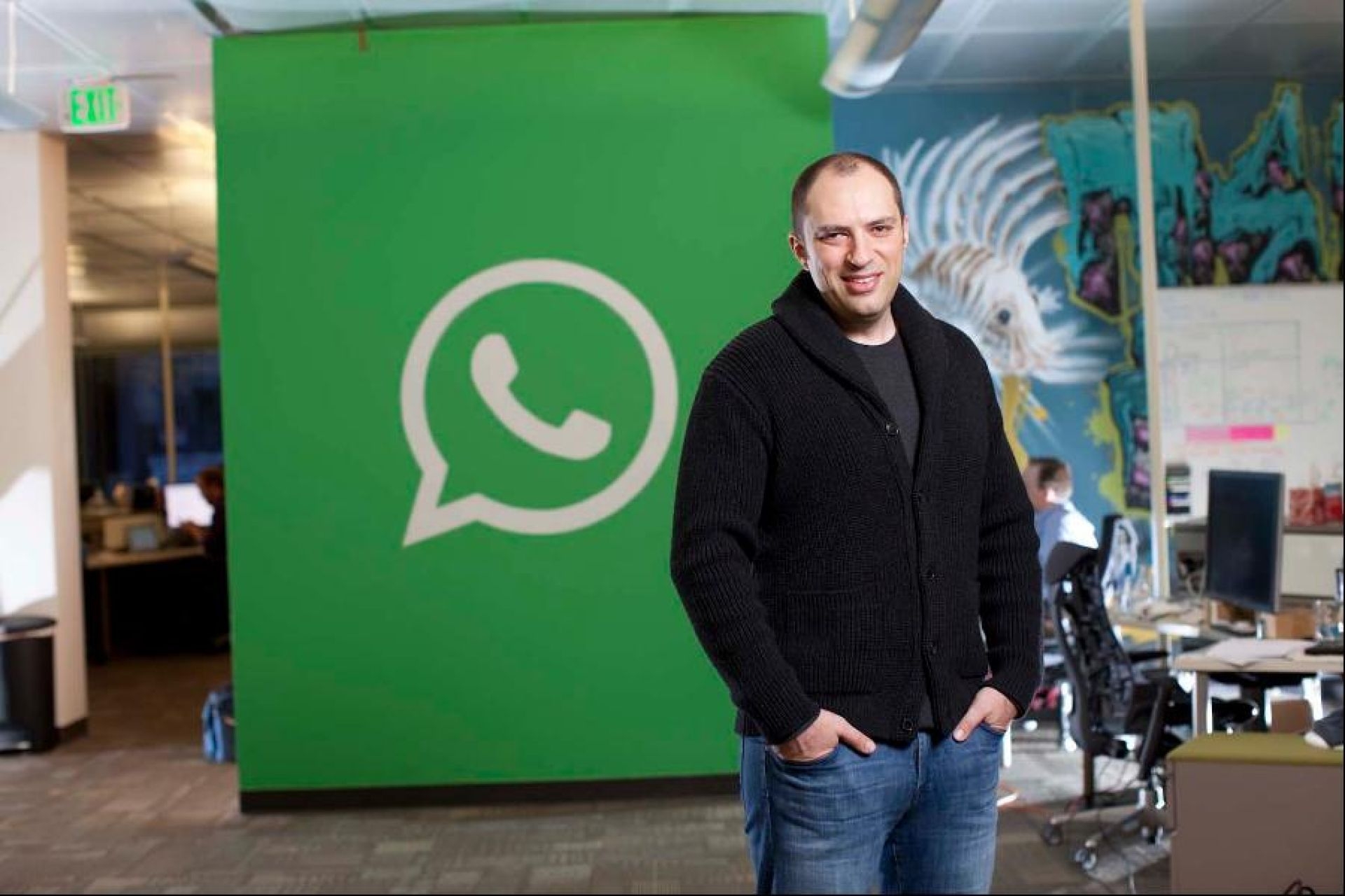 Conoce el cómodo estilo de trabajo del creador de WhatsApp