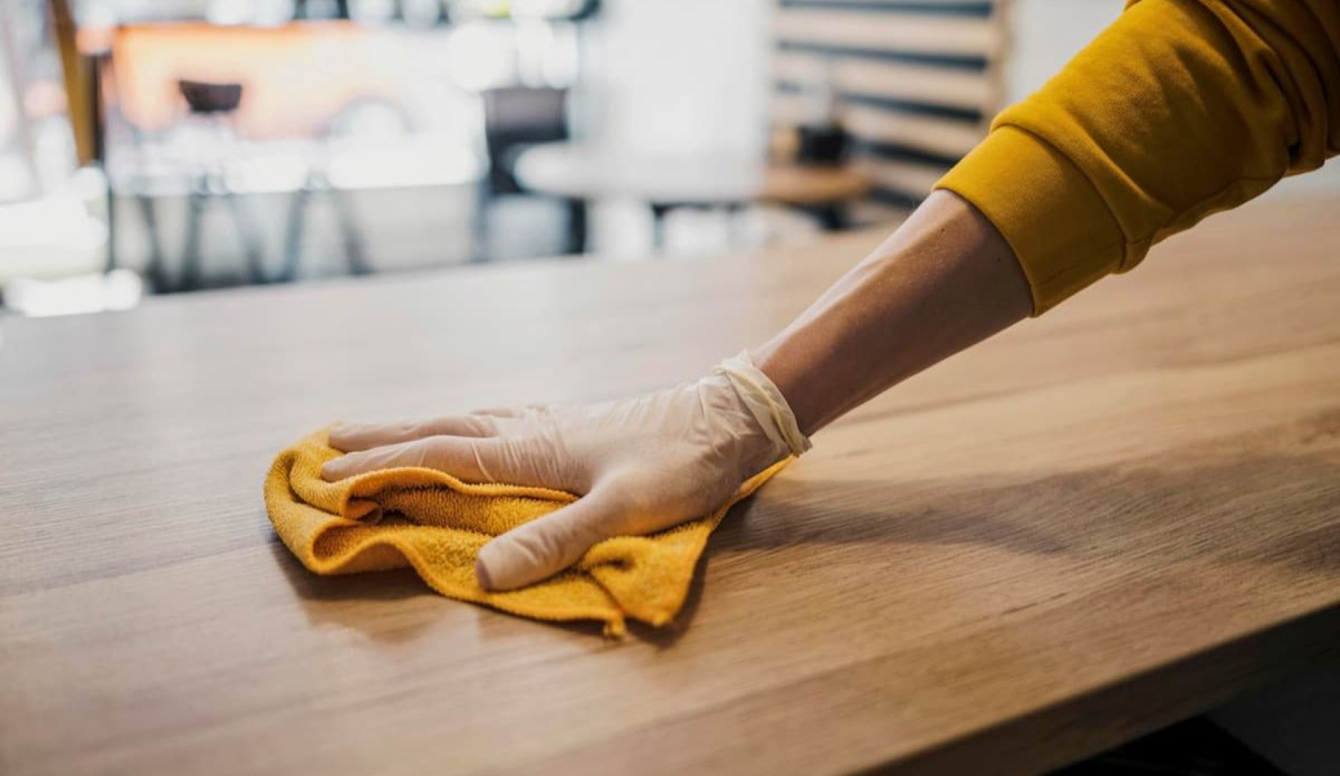 Trucos caseros para limpiar y devolver el brillo natural a tus muebles de madera