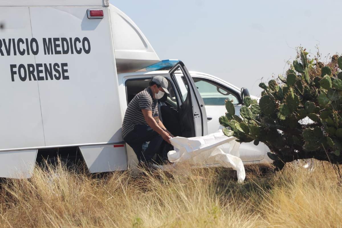 Encontró un cadáver mientras caminaba en un cerro