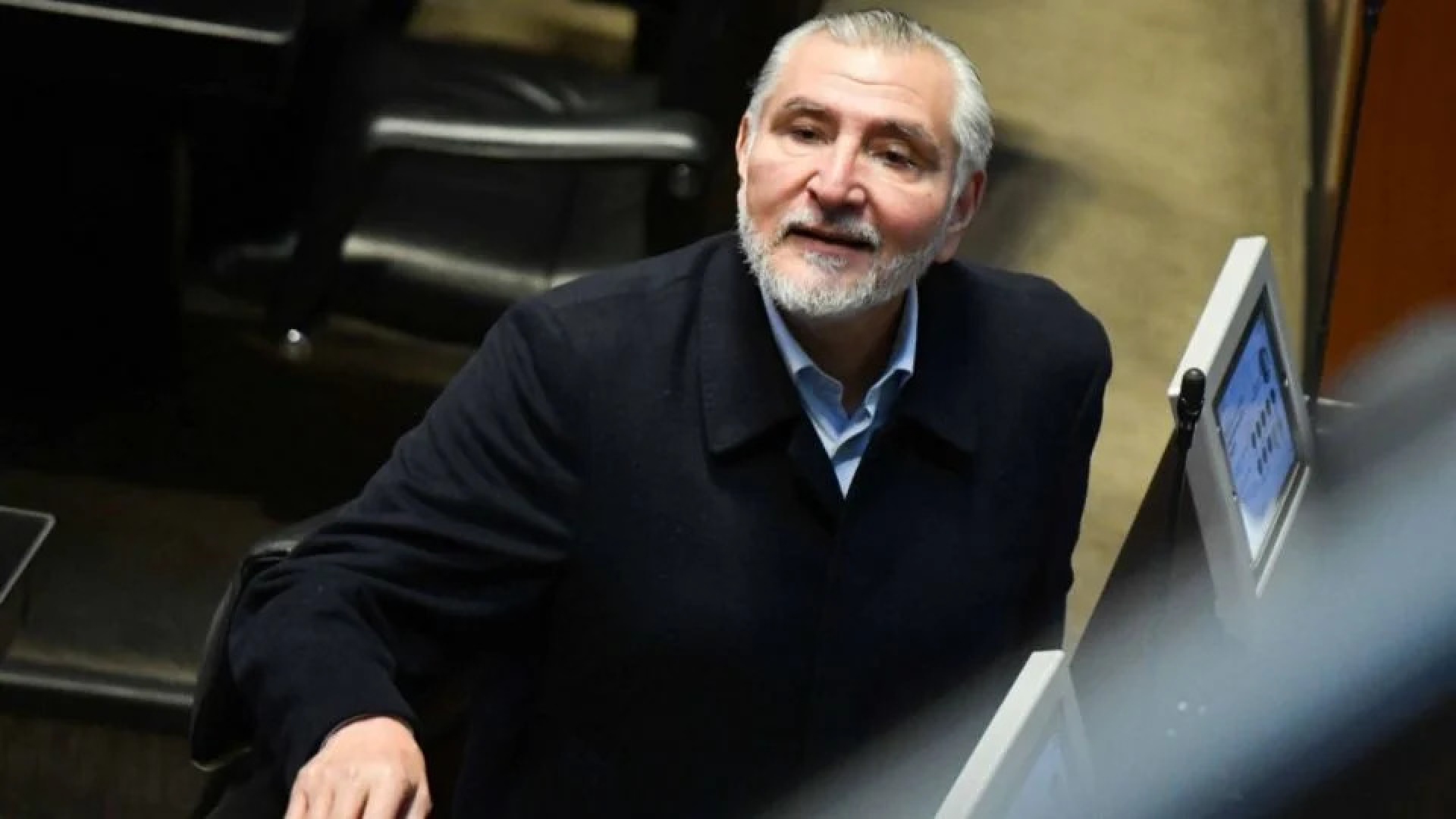 Adán Augusto regala más de 17 mil libros de AMLO a senadores morenistas