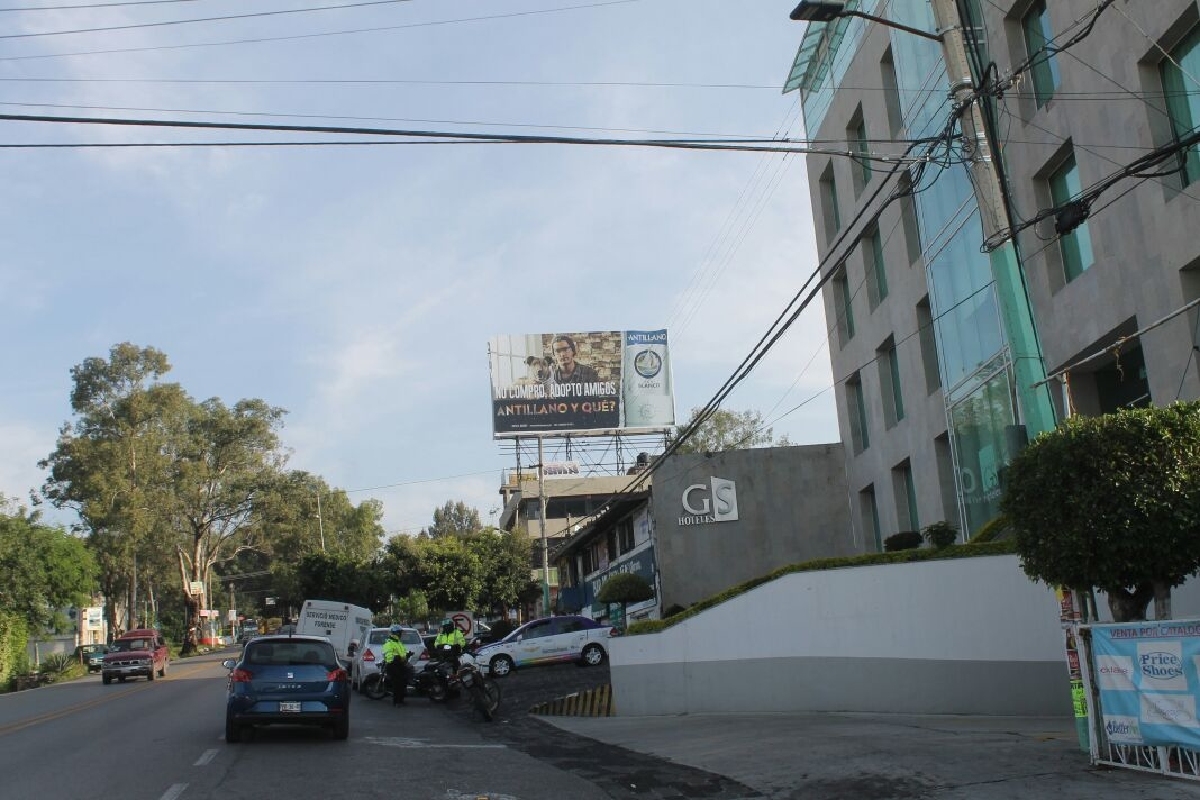 Se aventó del quinto piso de un hotel