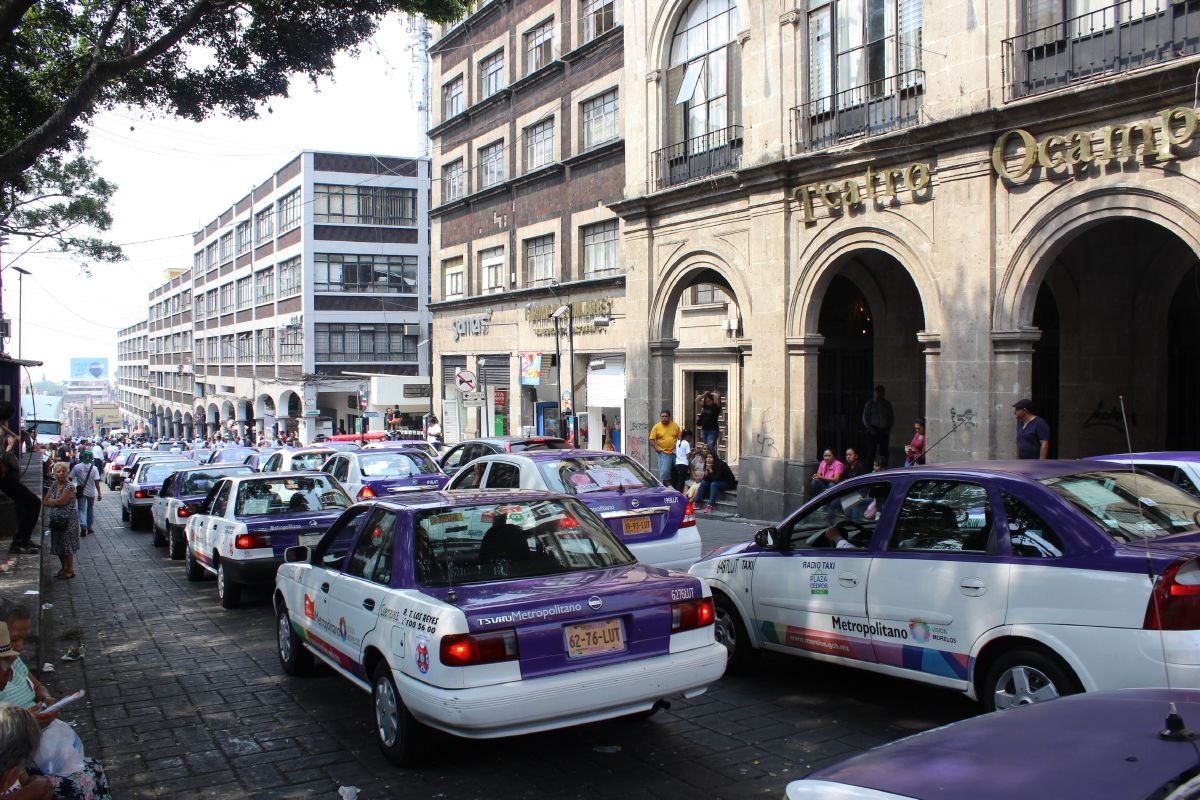 Taxistas también salieron a las calles
